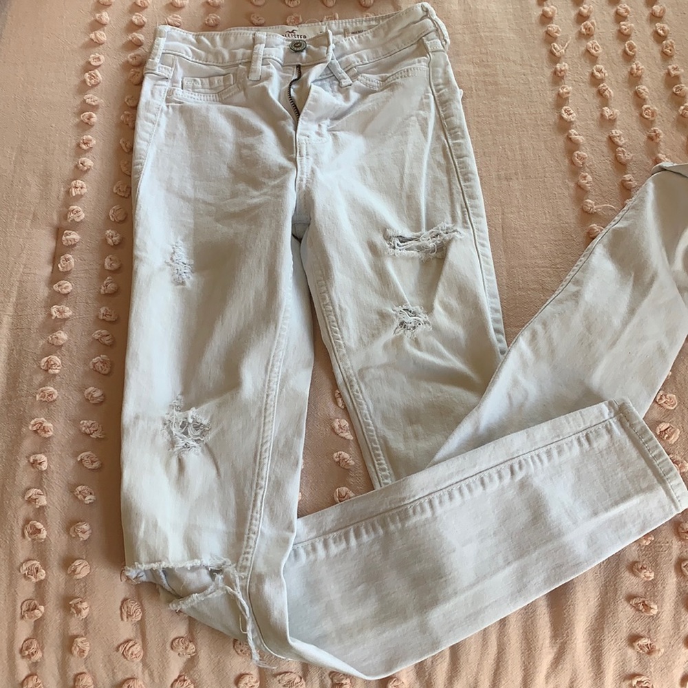 White hollister destroyed skinny jeans